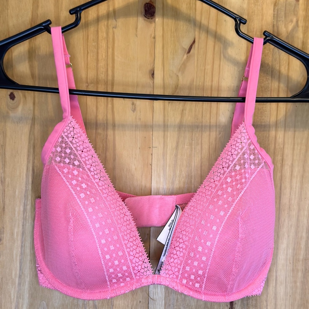 Victoria's Secret Pink Lace plunge Bra